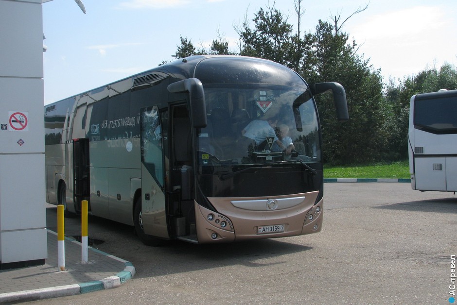 Наше путешествие началось в Москве от Бородинской панорамы. Сборная группа заняла места в  приличном итальянском автобусе Iveco. Автобусный тур в Беларусь