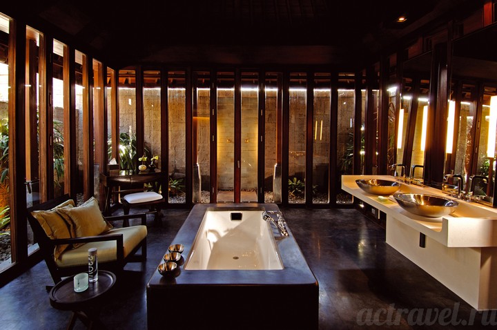 Ванная комната на вилле, Отель Булгари, остров Бали