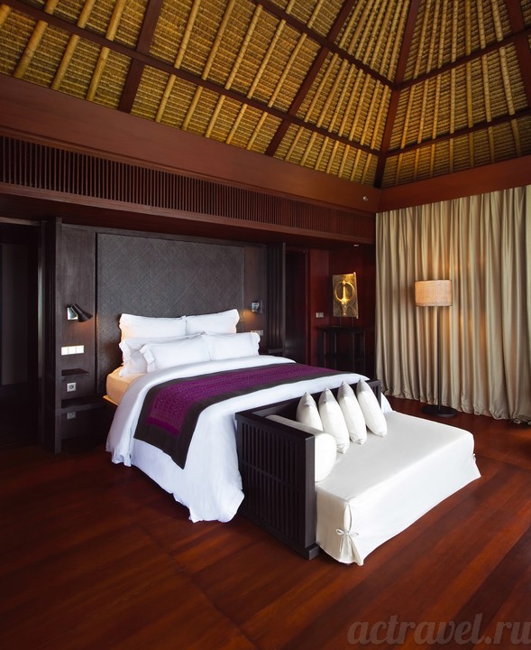 Спальня на вилле, Отель Булгари, остров Бали