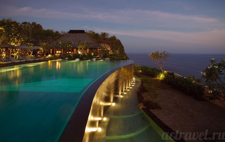 Бассейн, отель Булгари, остров Бали