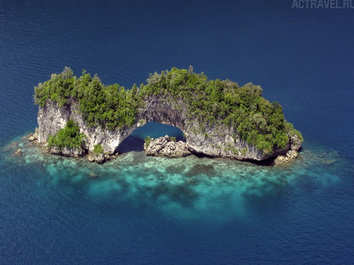 Острова с высоты птичьего полета. Фото из поездки на Палау. Автор Наталья Бондаренко.