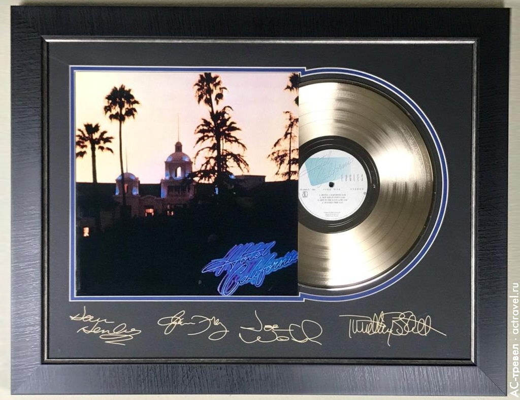 Обложка платинового альбома Hotel California группы The Eagles
