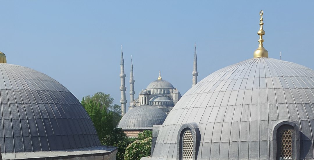 Вид Голубой мечети с Айя-Софии