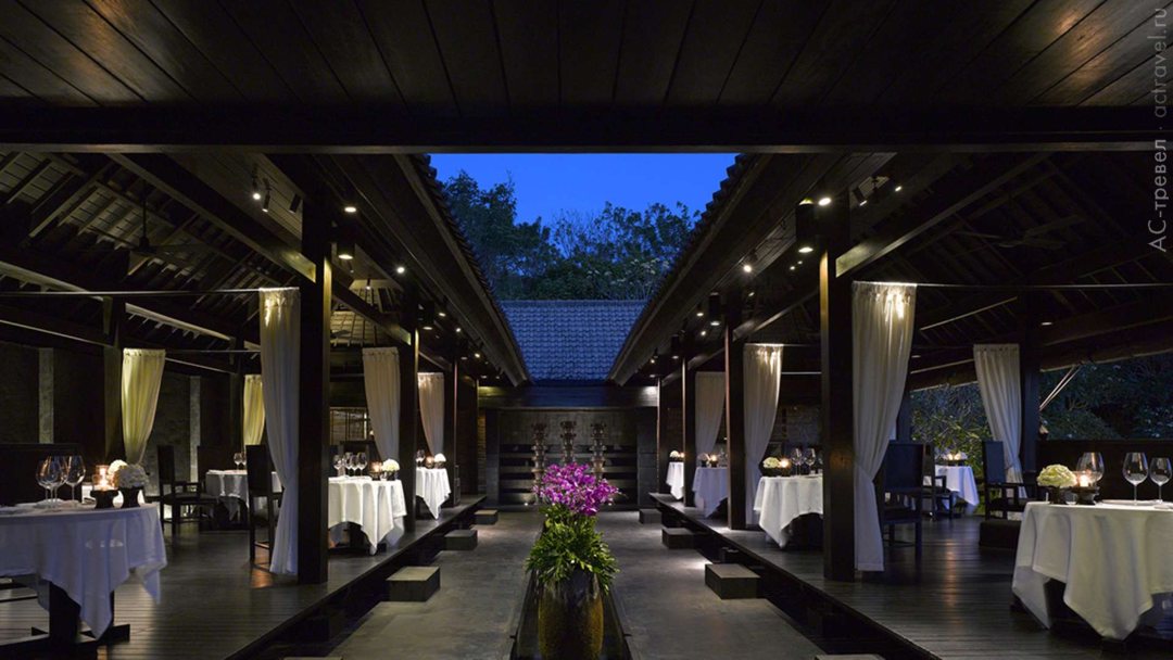 Ресторан в отеле BVLGARI Bali