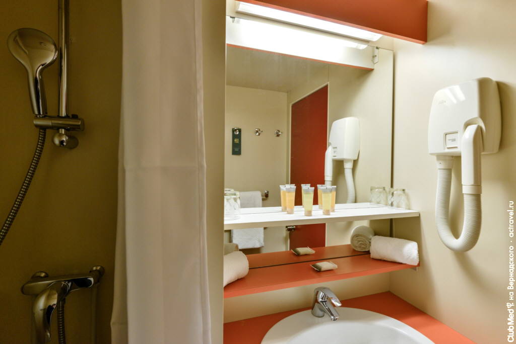 Ванная комнана в стандартном номере в городке Club Med Arcs Extrême
