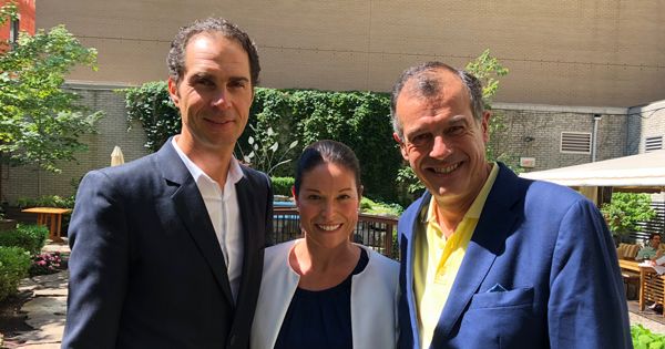 Слева направо: генеральный директор Club Med в Северной Америке Ксавье Мюфражи, старший вице-президент Club Med в Канаде и Мексике Кэролин Дойон и президент Club Med Анри Жискар д'Эстен