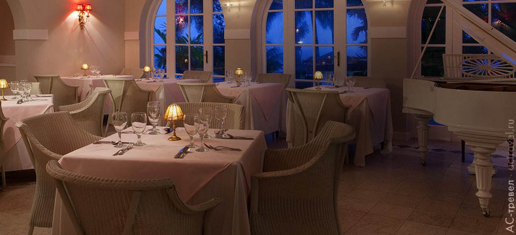 Ресторан в отеле Couples Sans Souci