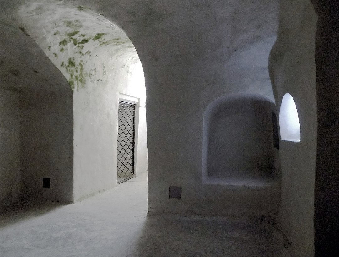 Интерьер пещерной церкви