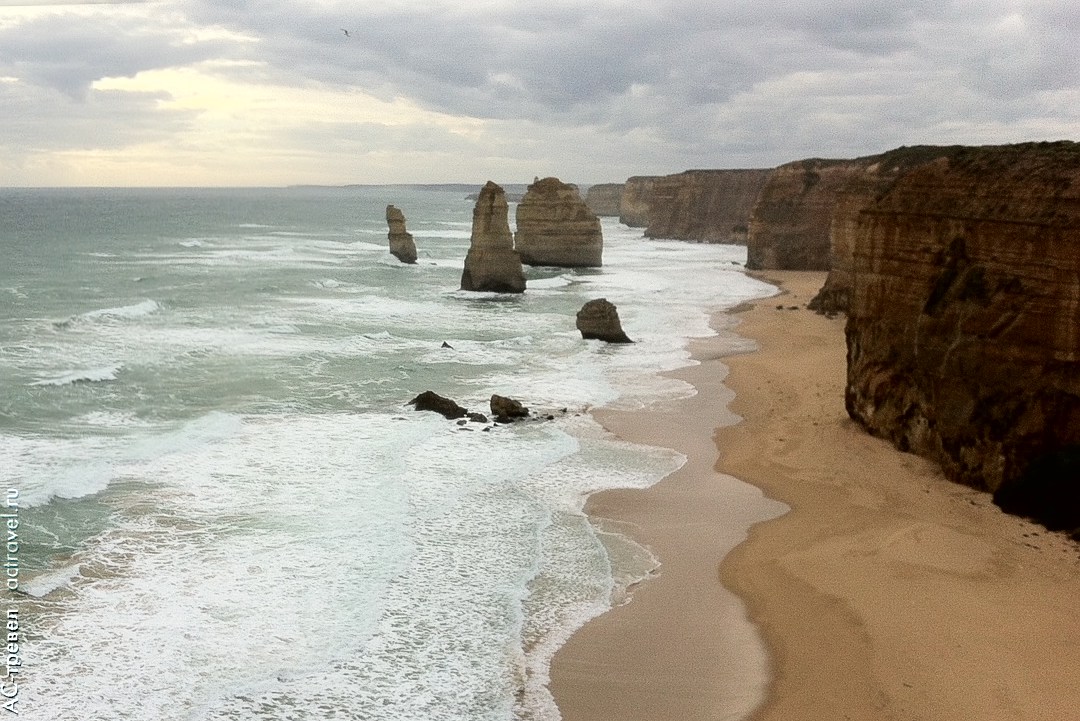 Скалы «12 апостолов» на Великой Океанской дороге в Австралии