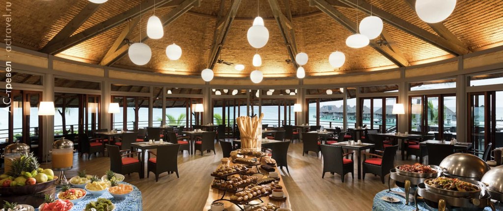Ресторан в отеле Hilton Moorea