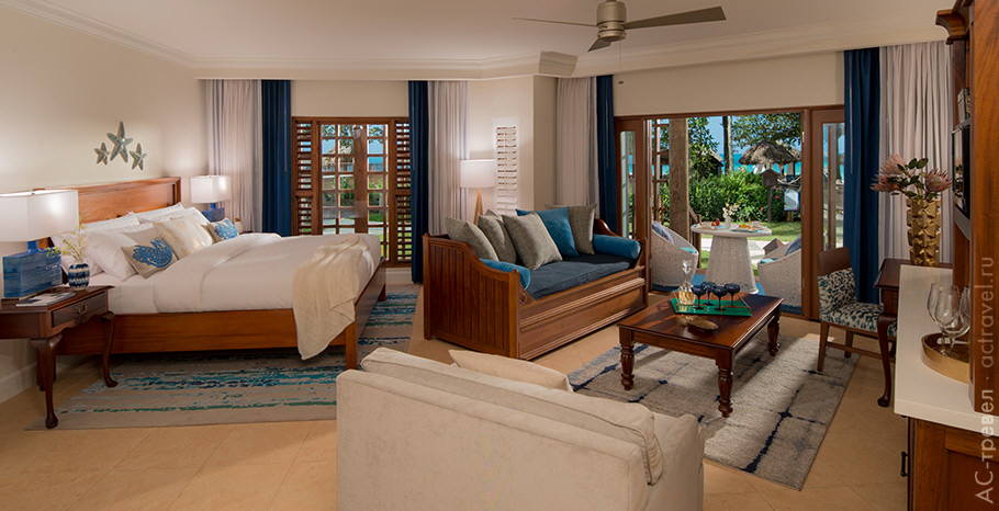 Номер категории Tropical Beachfront Walkout Oversized Concierge Family Suite (WBS) в отеле Beaches Negril