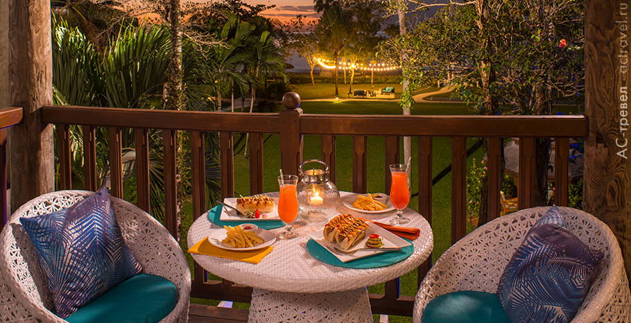 Балкон номера Tropical Beachfront Concierge Familt (BCC) в отеле Beaches Negril