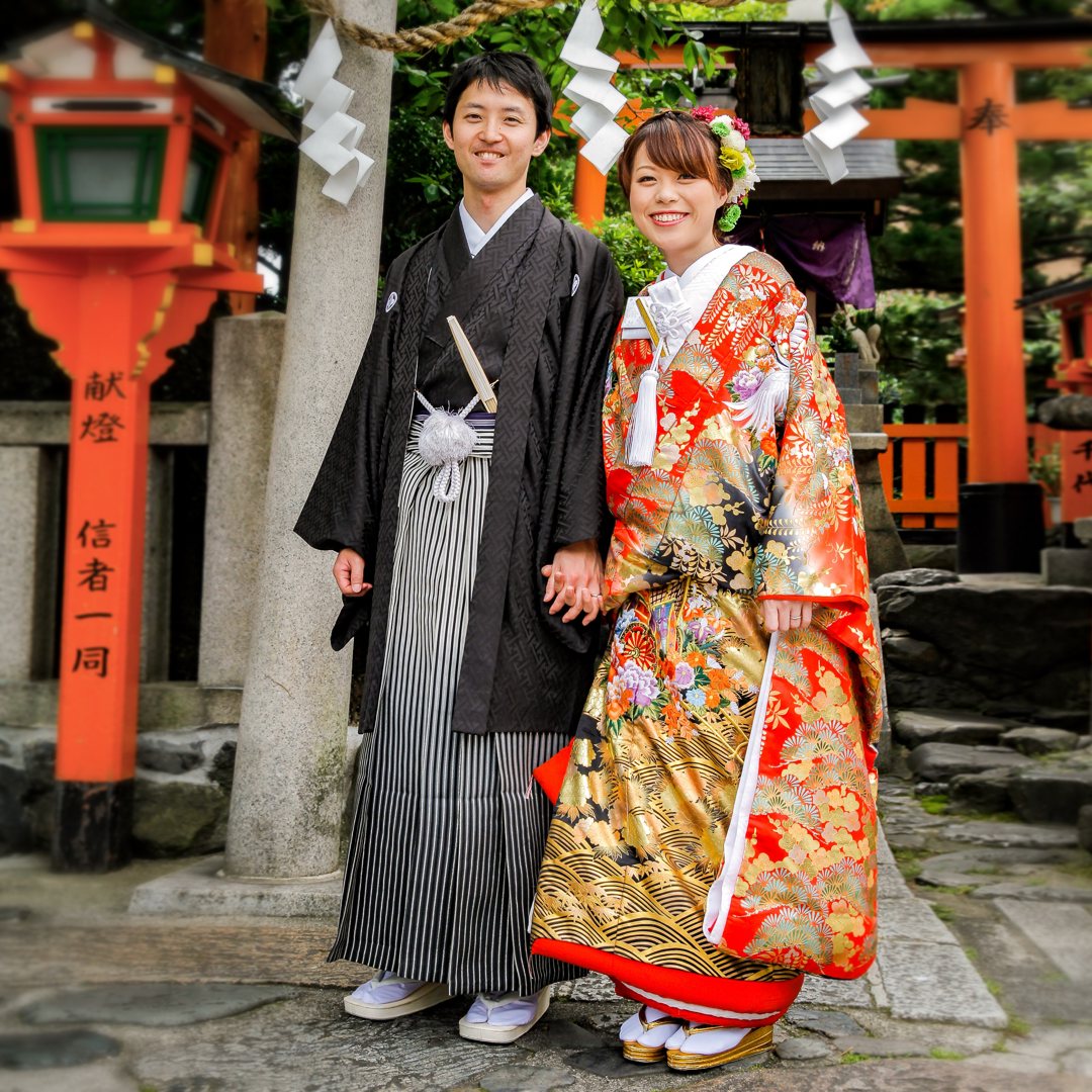 Японцы в национальных костюмах