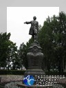 Ближе к набережной установлен памятник основателю Петрозаводска — Петру I. Путешествие по Карелии.