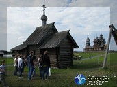 Кижи. Церковь Воскрешения Лазаря. По преданию построена иноком карельского Муромского Успенского монастыря Лазарем (скончался в 1391 г.). В реальности, видимо, много моложе, но все равно является старейшим сооружением на острове. Путешествие по Карелии.