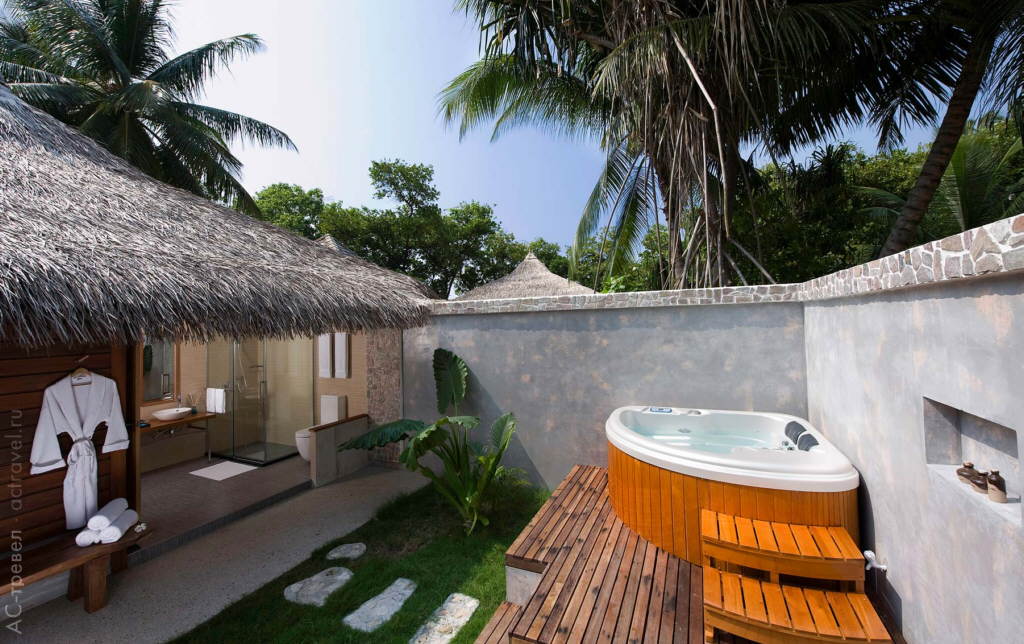 Вилла на пляже с джакузи