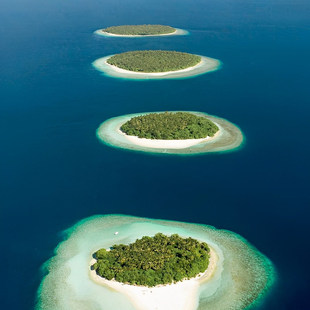 Острова-моту в атолле Баа, Мальдивы