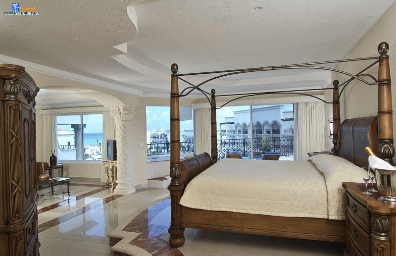 Номер (Presidential Suite) отеля The Royal Playa del Carmen