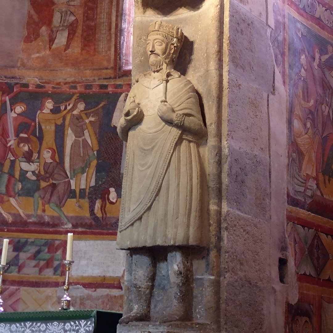Статуя Карла Великого в монастырской церкви