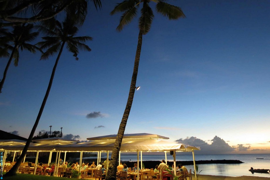 Барбекю-ресторан на пляже в отеле  Palau Pacific Resort