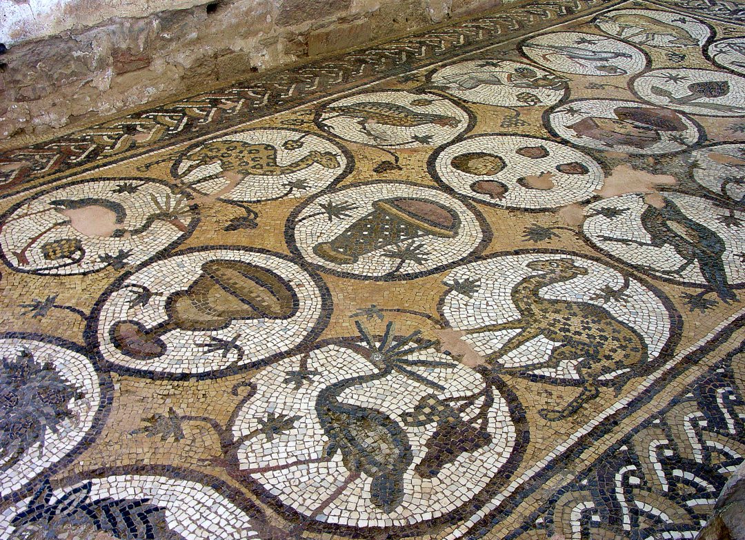 Петра, мозаики на полу нефа византийской церкви 450—550 гг.