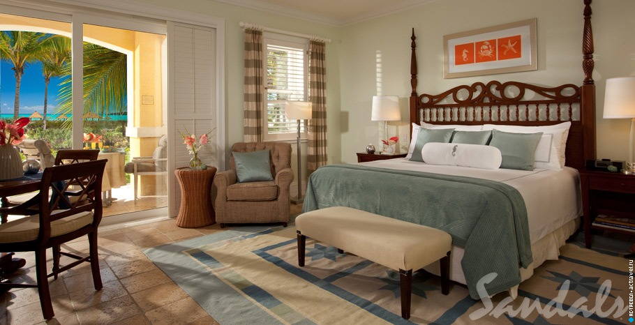 Номер Beach House Oceanview One Bedroom Walkout Butler Suite в отеле Sandals Emerald Bay