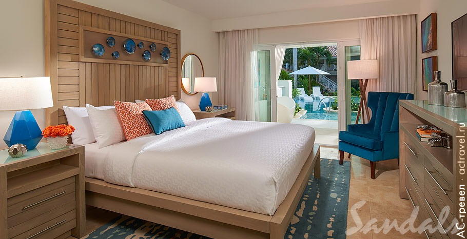  Crystal Lagoon Swim-up Club Level Luxury Room with Patio Tranquility Soaking Tub   Sandals Montego Bay