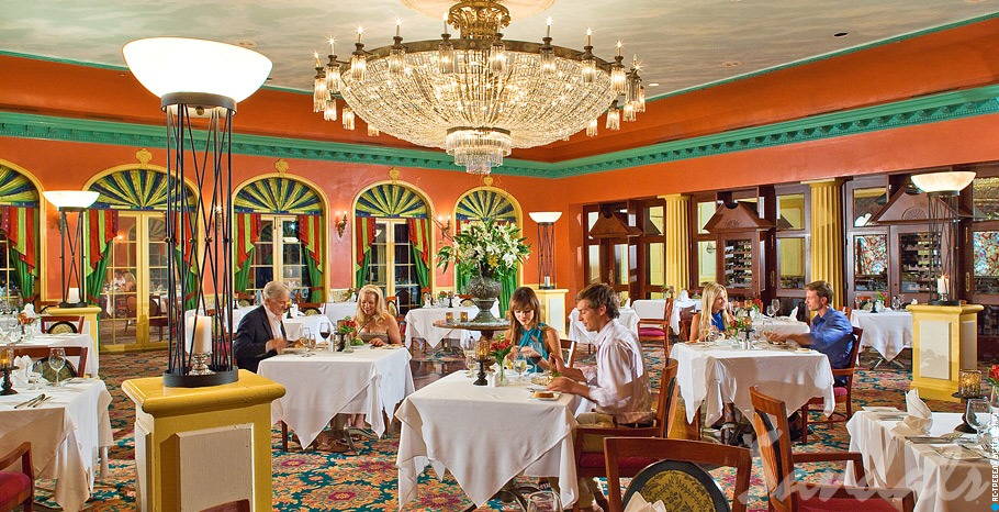 Ресторан The Crystal Room отеля Sandals Royal Bahamian