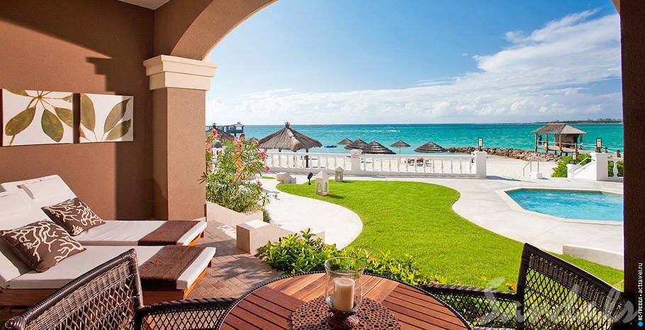 Номер Balmoral Beachfront Walkout Butler Suite в отеле Sandals Royal Bahamian