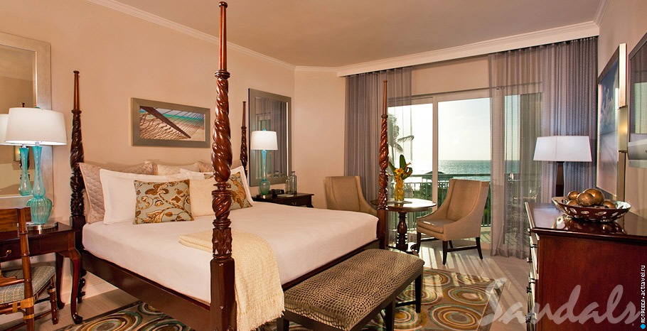 Номер Balmoral Honeymoon Oceanview Club Level Room в отеле Sandals Royal Bahamian