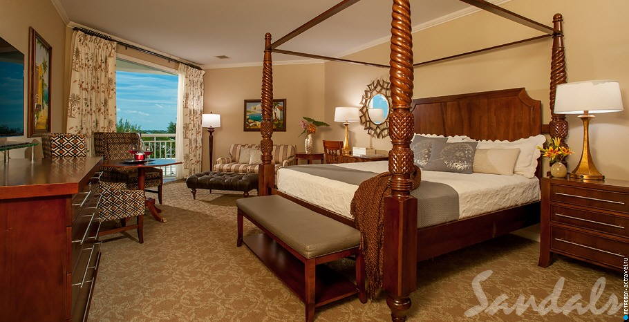 Номер Windsor Oceanview Penthouse Club Level Suite в отеле Sandals Royal Bahamian