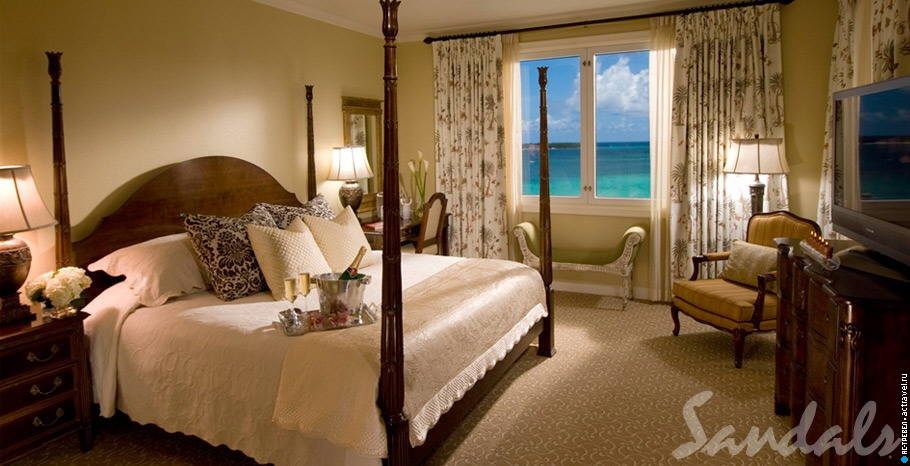 Номер Windsor Honeymoon Oceanview  One Bedroom Butler Royal Suite в отеле Sandals Royal Bahamian