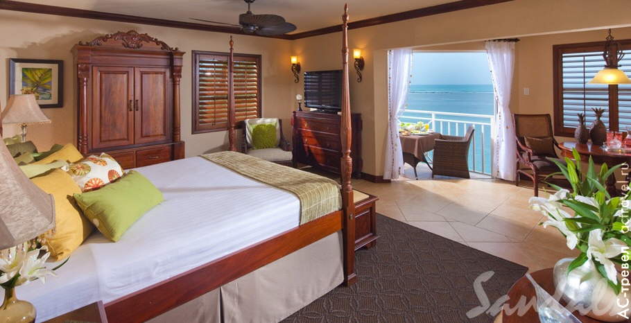  Kensington Cove Honeymoon Beachfront Club Level Room   Sandals Royal Caribbean