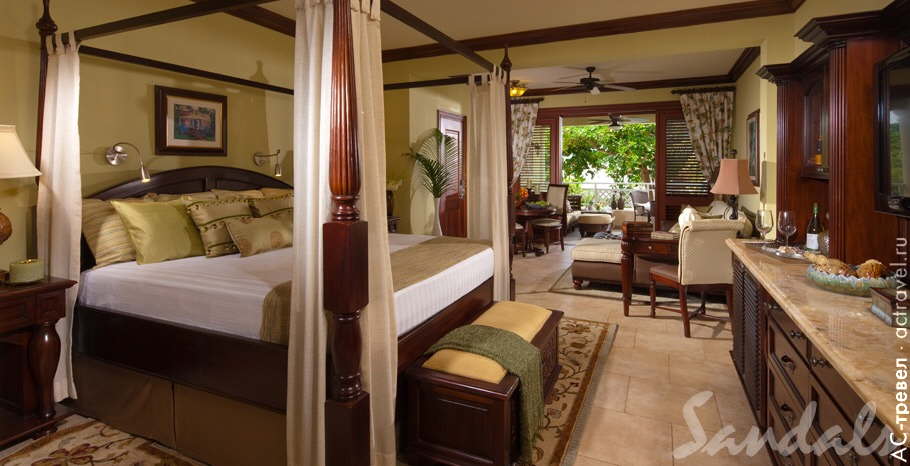  Crystal Lagoon Honeymoon One Bedroom Butler Suite   Sandals Royal Caribbean