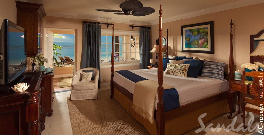  Beachfront Honeymoon Walkout Club Level Room   Sandals Royal Caribbean