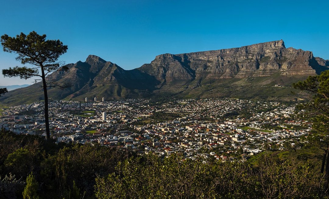 Кейптаун у подножья Столовой горы