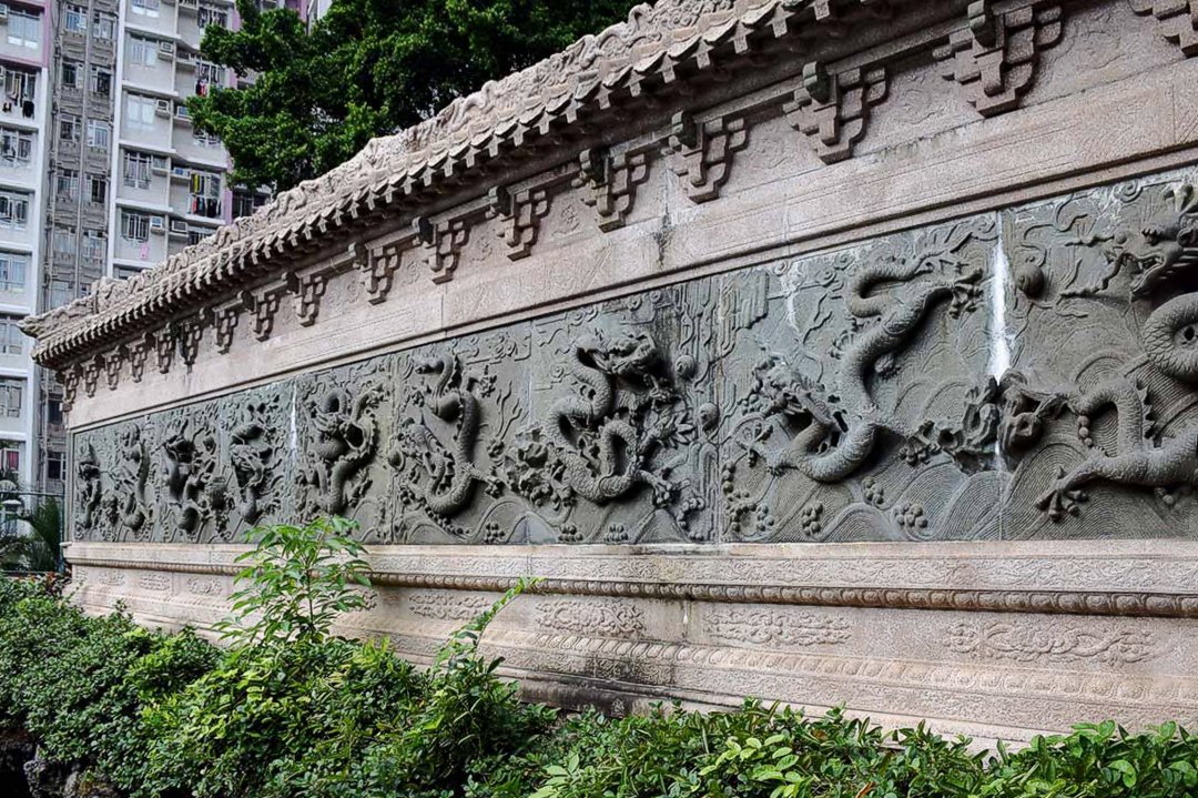 Храм Вон Тайсинь, стена Девяти драконов